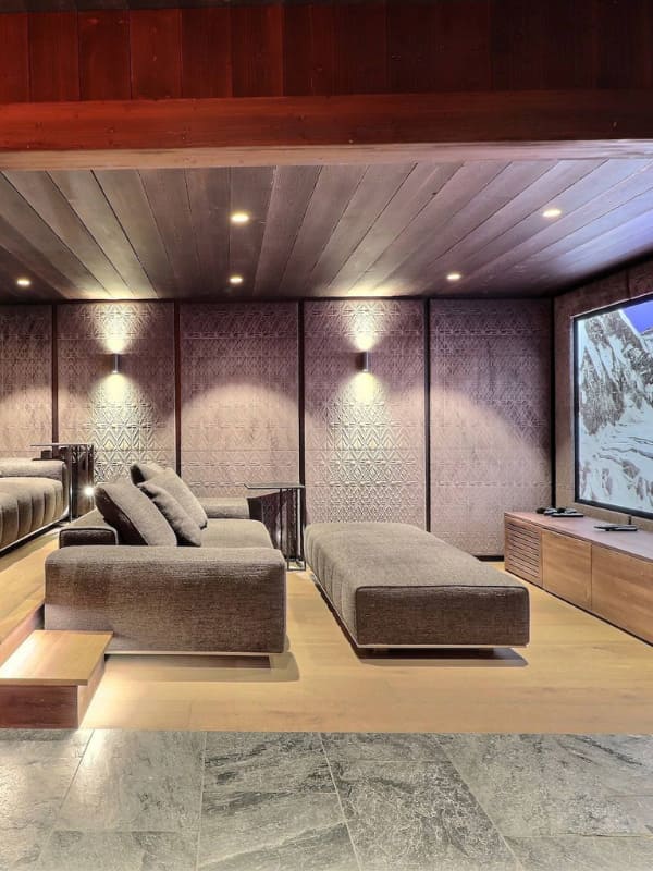 Salle de cinéma privée dans notre chalet de luxe haute savoie. 